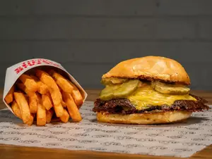 Hamburguesa cheese doble + papas