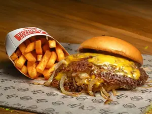 Hamburguesa fried onion simple + papas