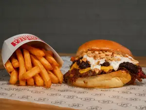 Hamburguesa lily smash doble + papas