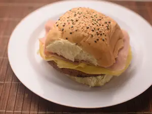 Hamburguesa jamón y queso