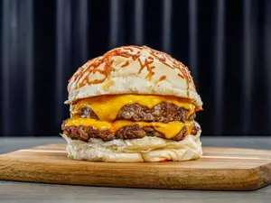 Cheeseburger triple & papas