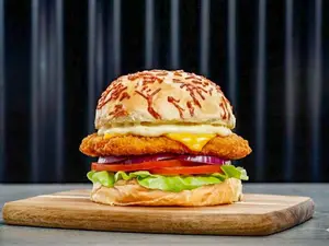 Pollo classic burger & papas