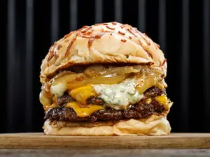 Roque burger triple & papas