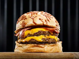 Cheesebacon triple & papas