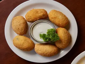 Croquetas de pescado y langos