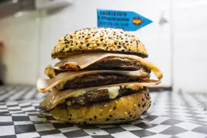 Burguer Triple Jamon Y Queso