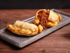 Empanada frita de osobuco