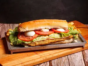 Sandwich milanesa araja cincha