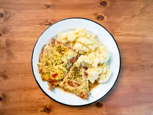 Matambre a la pizza con guarnición