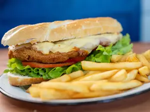 Mila completo de carne con papas fritas