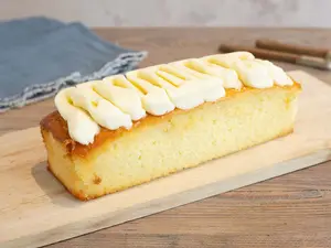 Budín de limón, con frosting de queso crema