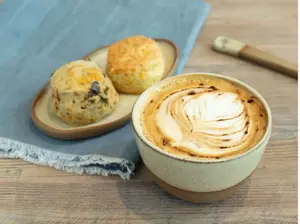 Café grande 12 oz + 2 Scones
