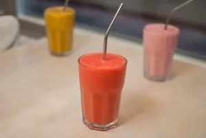 Licuado de banana, frutilla y naranja 500 ml