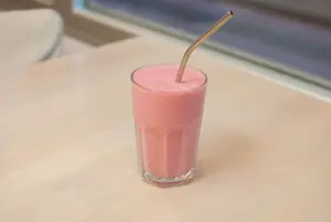 Licuado de banana y frutilla 500 ml