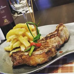 Bife De Chorizo Con Guarnición