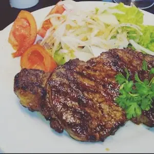 Bife De Lomo Con Guarnición