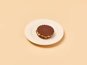 Alfajor chocoliva y dulce de leche