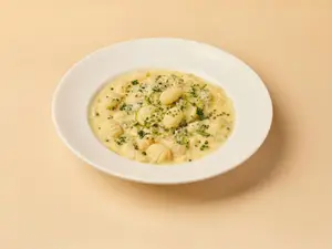 Gnocchis ·crema de limón y vegetales de estación