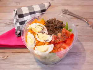 Ensalada con lentejas y huevo
