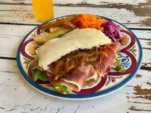 Sandwich con jamón crudo