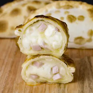 Empanada de Jamon y Queso Frita