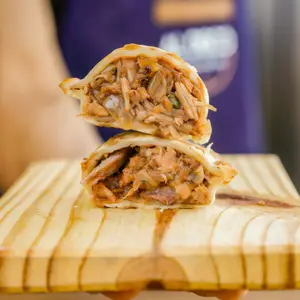 Empanada de Pernil a la BBQ Frita