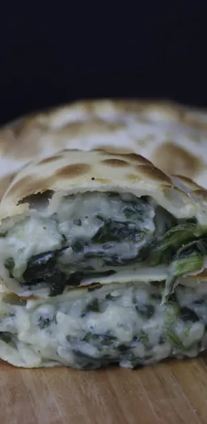 Empanada de Verdura y Salsa Blanca Frita