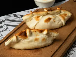 Empanada De Jamón Y Queso