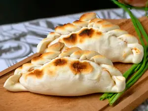 Empanada De Queso Y Cebolla