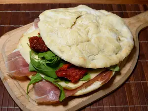 Figazza de tomate secos
