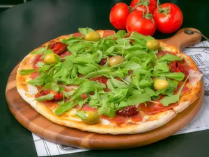 Gr jamon crudo, rucula y tomates secos.