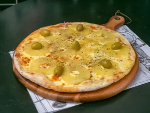 Gr muzzarella con jamón y ananá