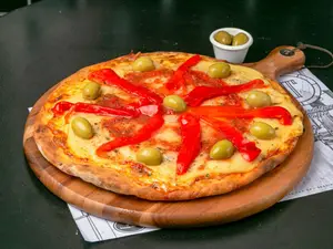 Gr muzzarella con jamón y morrones
