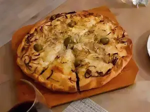 Pz fugazzetta con jamón y morrones
