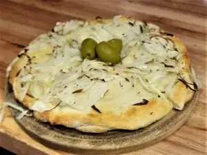 Pz fugazzetta con jamón y palmitos