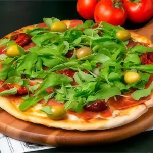 Pz jamon crudo, rucula y tomate cherrys