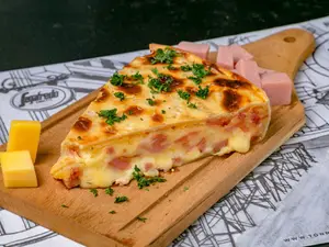 Tarta de jamón y queso