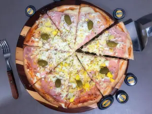 Pizza De Jamón Y Huevo