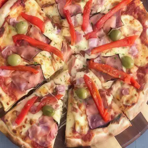 Pizza De Jamón Y Morrón