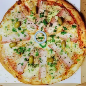 Pizza De Panceta Y Verdeo