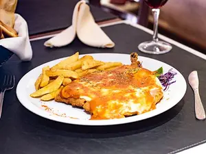 Suprema de pollo napolitana