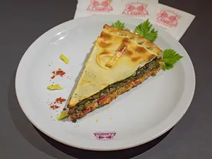 Tarta de pollo, jamón y verdura