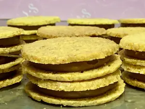 3 alfajores sablee nuez
