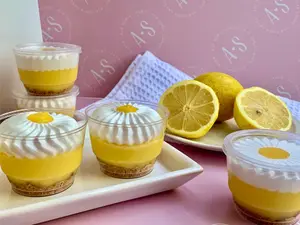 Media docena shots lemon pie