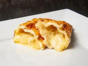 Empanada Queso Y Cebolla