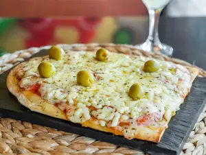 Pizza al provolone (6 porc)