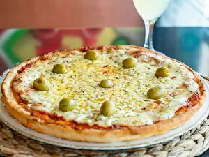 Pizza al provolone