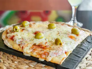 Pizza muzzarella (6 porciones)