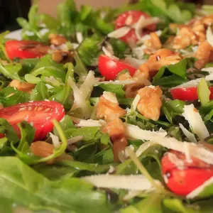 Ensalada rúcula tomate y queso