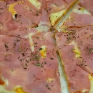 Pizza con jamón